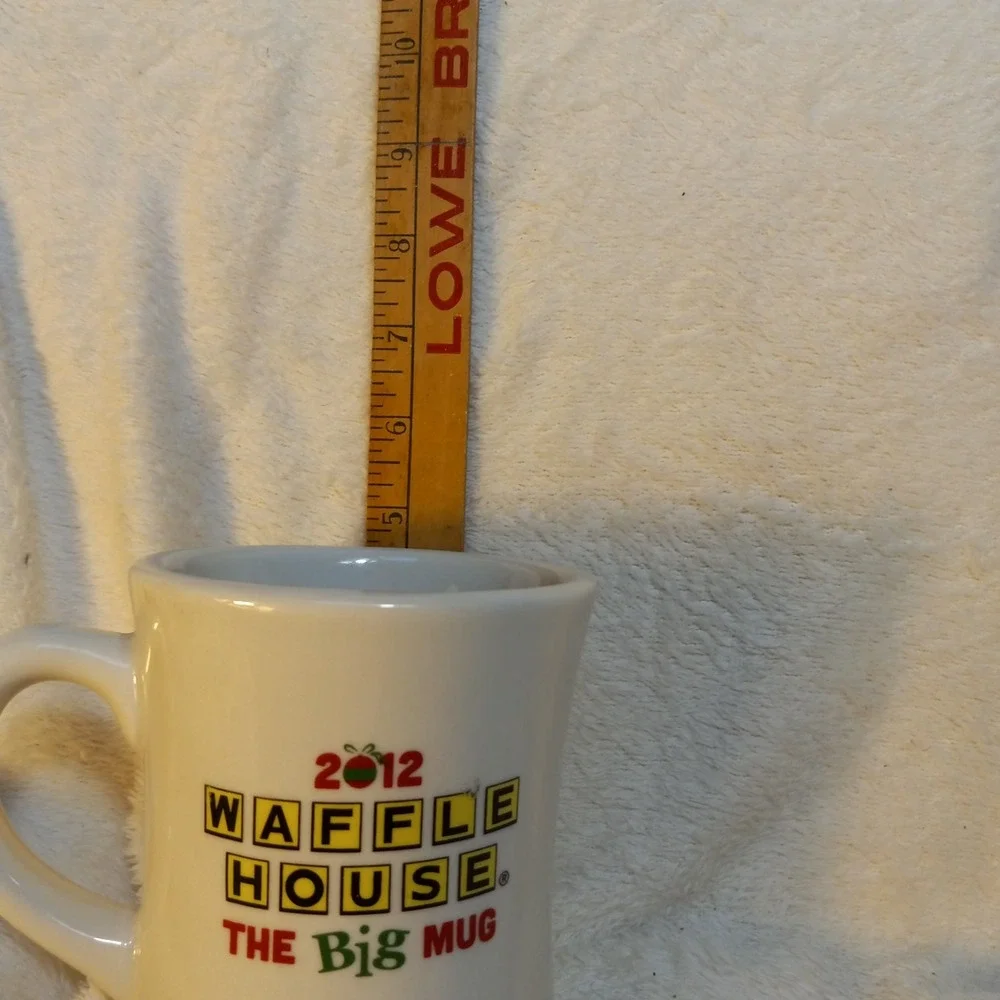 Waffle House 2012 The Big Mug HAPPY HOLIDAYS Tuxton Large 16 oz Coffee Diner Mug